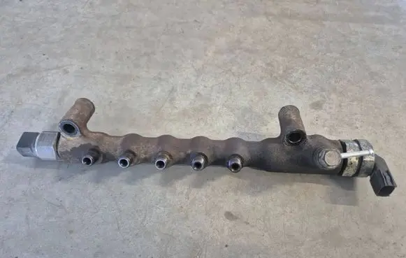 Toyota Hilux (AN10, AN20, AN30) Fuel main line pipe 2381030120