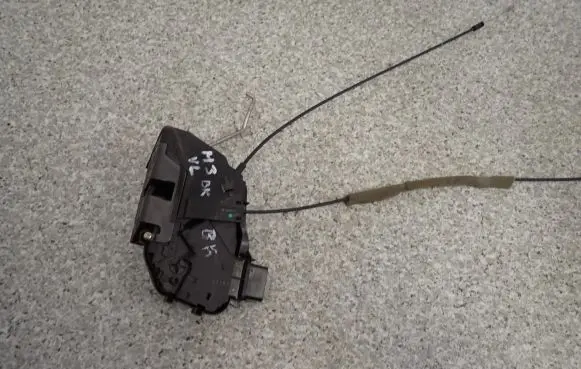 Mazda 3 I Tailgate/trunk/boot lock/catch/latch