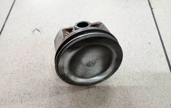 Suzuki Grand Vitara II Piston J20A