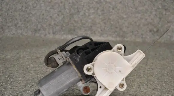 Seat Toledo I (1L) Front door window regulator motor 0130821666