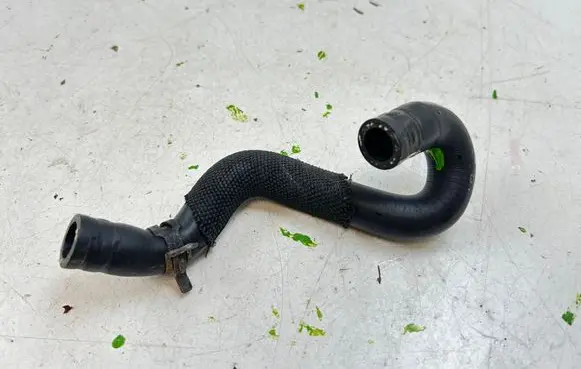 Engine coolant pipe/hose