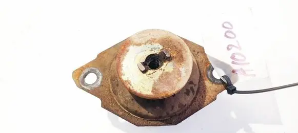 Volkswagen Golf III Engine mount bracket