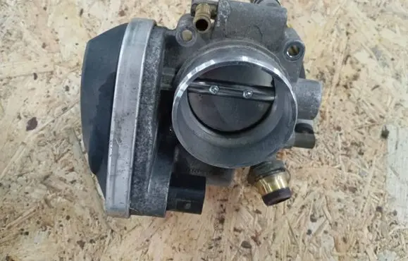 Opel Astra H Throttle body valve 55560398 A2C53119795 170209M