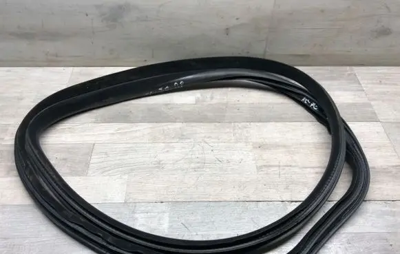 Volvo XC70 Front door rubber seal 