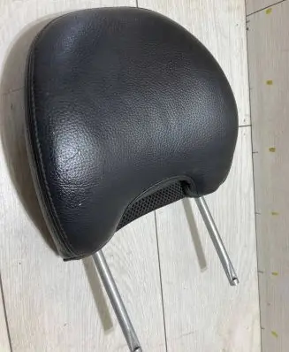 Volvo C70 Front seat headrest 