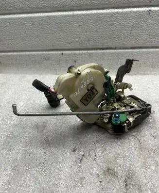 KIA Sorento Coupe door lock (next to the handle) 040408