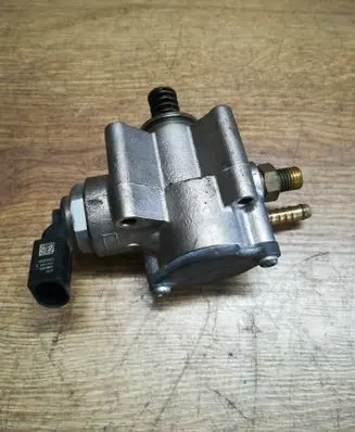 Volkswagen Golf Plus Fuel injection high pressure pump 03C127025R