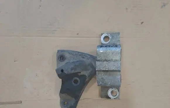 Renault Sandero I Engine mount vacuum valve 