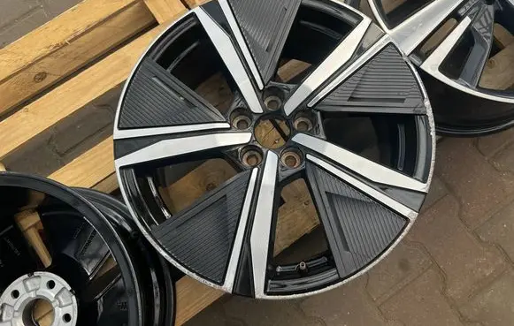 Peugeot 308 R18 alloy rim 9835058180