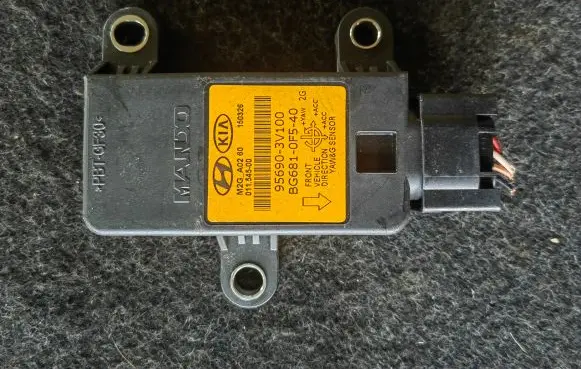 Hyundai i40 ESP acceleration yaw rate sensor 956903V100