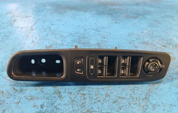 Jeep Renegade Electric window control switch 6EZ84LXHAA