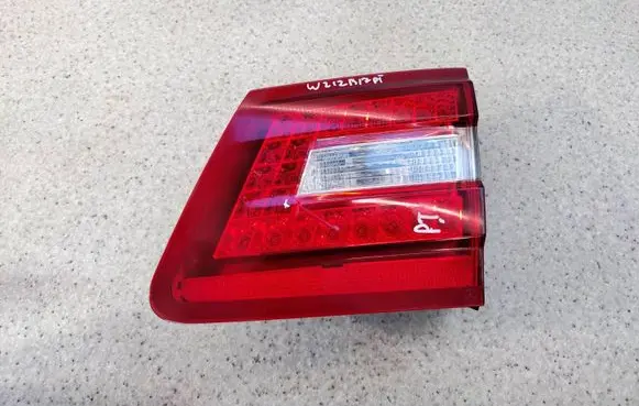 Mercedes-Benz E W212 Tailgate rear/tail lights A2128201064