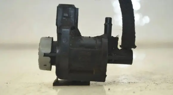 Audi A4 S4 B5 8D Turbo solenoid valve 1J0906283A E5110