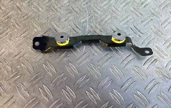 Headlight/headlamp mounting bracket