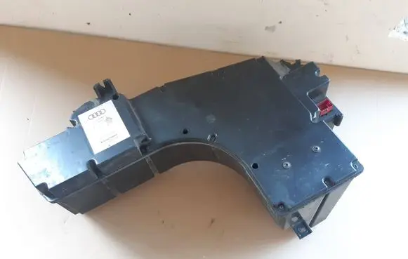 Audi A4 S4 B5 8D Subwoofer speaker 4B5035382 7606500041
