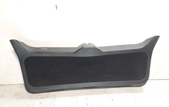 Tailgate trim