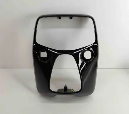 Radio/GPS head unit trim