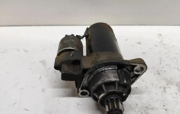 Volkswagen PASSAT B6 Starter motor 1005831320