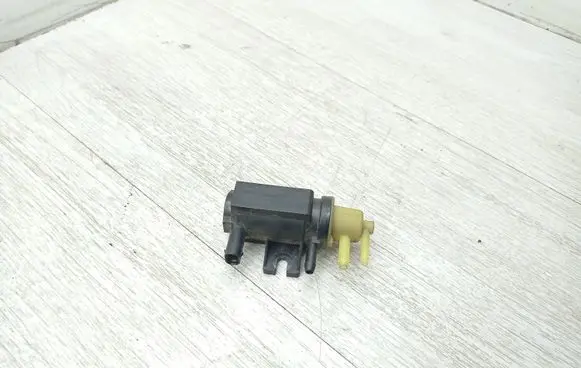Mercedes-Benz C W205 Turbo solenoid valve A0091533128 70078208