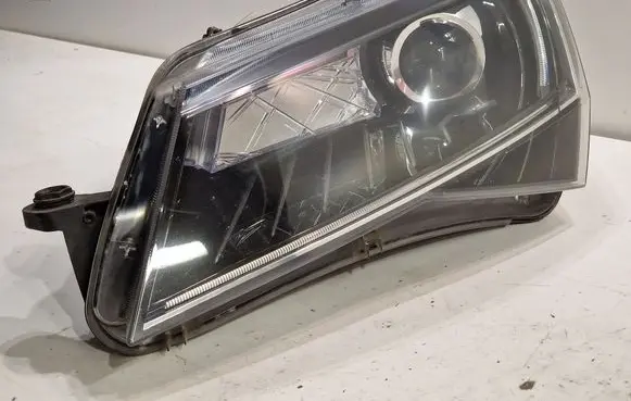 Skoda Superb B8 (3V) Headlight/headlamp 3V2941015A 1ZS01193923