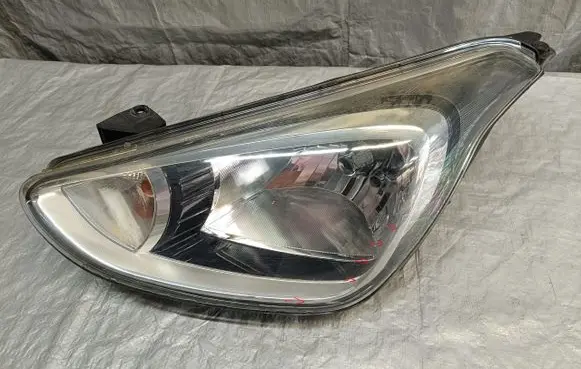 Hyundai i10 Headlight/headlamp oe.