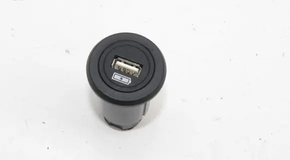 Jaguar I-Pace USB socket connector J9D319010AB