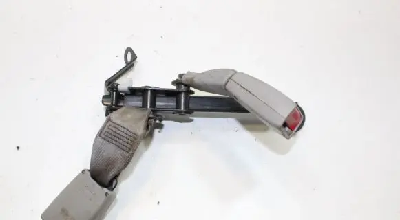 Lexus LS 430 Middle seatbelt buckle (rear) 7J3510