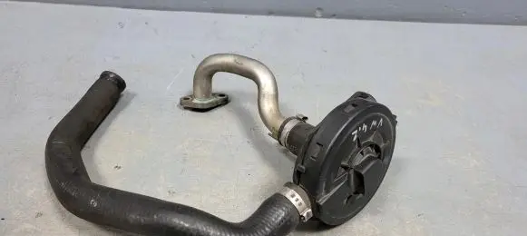 Volkswagen Touareg III Breather hose/pipe 077103245B