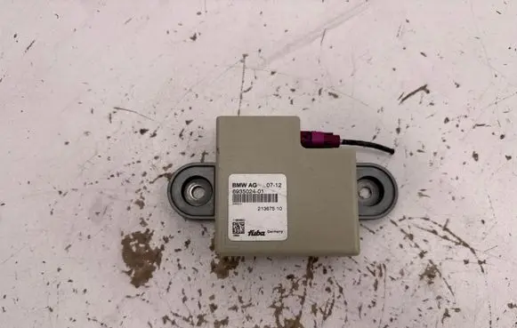 BMW X3 F25 Aerial antenna amplifier 693502401 21367510