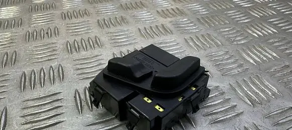 Mercedes-Benz E W212 Seat control switch A2048701958