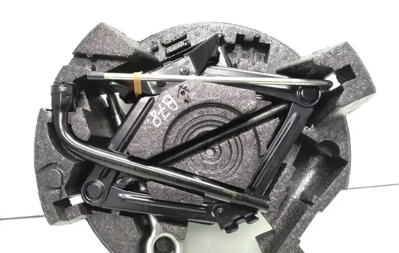 Volvo V40 Tool set 31381882 31381637 31362159