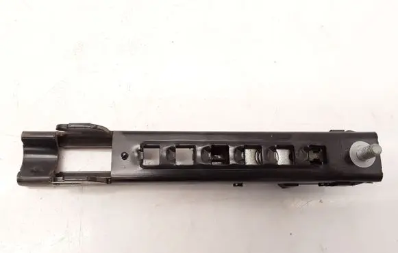 Ford Focus Seat belt height adjuster 33007942