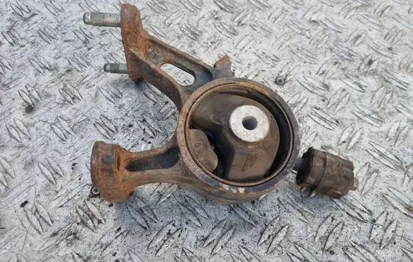 Toyota Avensis T270 Engine mount bracket AV91687