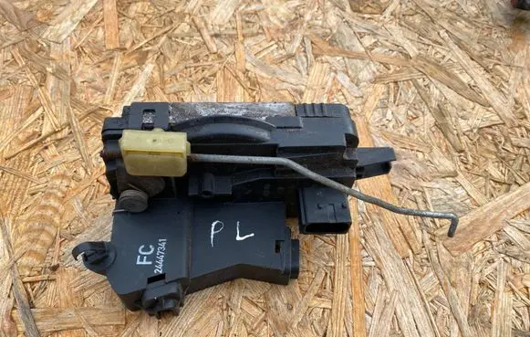 Opel Signum Front door lock 24447341
