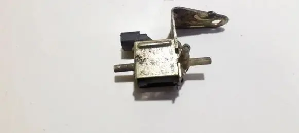 Audi A4 S4 B5 8D Turbo solenoid valve 437906233