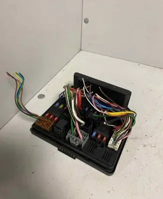 Nissan Qashqai Fuse module 284B7JD000 519228043 3280075837