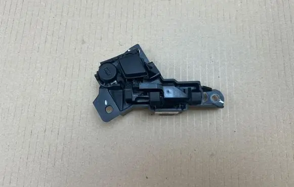 BMW 5 F10 F11 Glove box lock 1600086