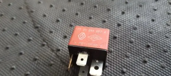 Opel Vivaro Other relay 7700844682A 03540