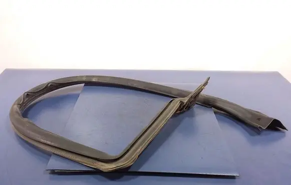 Ford Mustang V Front door rubber seal 