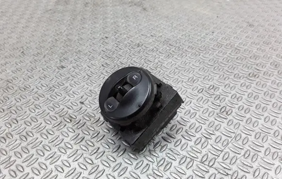 KIA Carens I Wing mirror switch