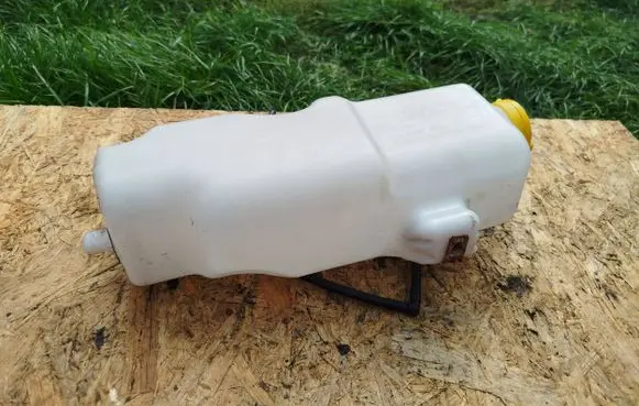 Renault Twingo III Windshield washer fluid reservoir/tank A4538600060 289105267R 681155