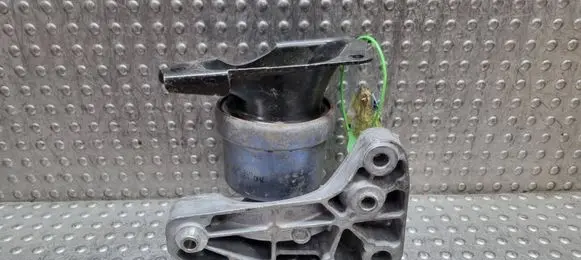 Volkswagen Transporter - Caravelle T5 Engine mount bracket S25135534 7H0199256H 7H0199207C