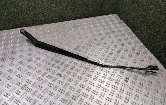 Front wiper blade arm
