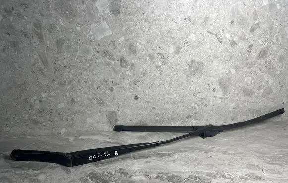 Skoda Octavia Mk2 (1Z) Front wiper blade arm 1Z1955409
