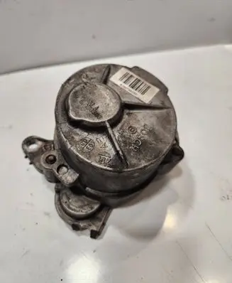 Nissan X-Trail T30 Vacuum pump 8200796080
