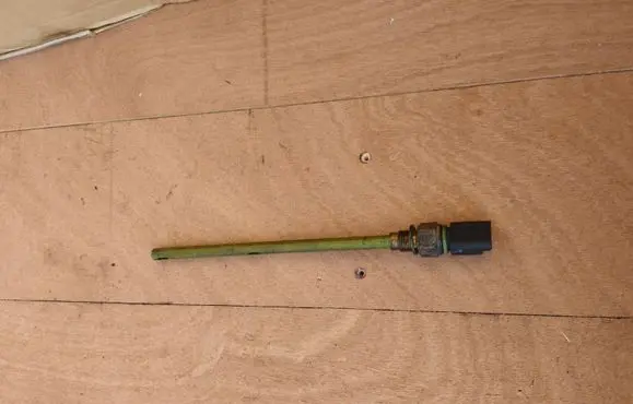 Infiniti EX Oil level sensor 111457731R