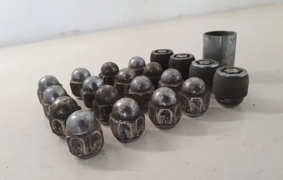Nuts/bolts