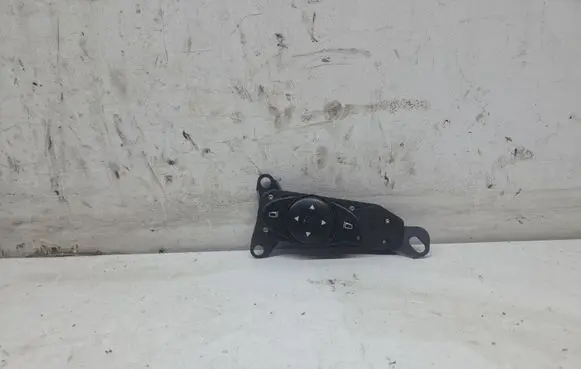 Wing mirror switch