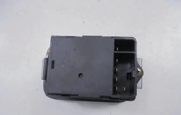 Nissan Sunny Electric window control switch 2542087R10