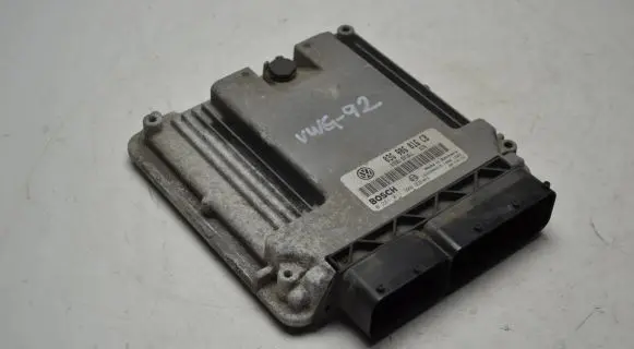 Volkswagen Golf V Engine control unit/module 03G906016CB 0281011900 1039S06216